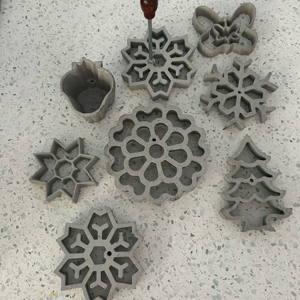 Gray Snowflake and Tree Cookie Cutters Set